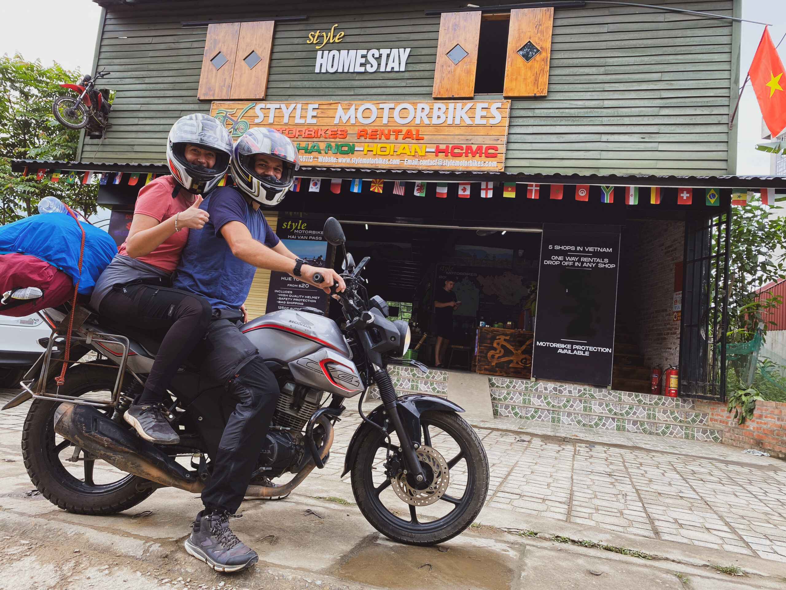 Travel with footprints_Ha Giang_Motorrad Janine und Toby auf dem Motorrad